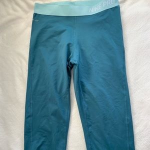 Nike Pro Dri-fit Women’s M Capri Teal Leggings